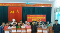 Bộ Tư lệnh Cảnh sát cơ động thăm, tặng quà các gia đình bị thiệt hại do mưa lũ