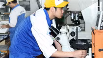 Nỗ lực lấy lại đà tăng trưởng trong những tháng cuối năm