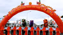 Khánh thành cầu vượt sông Tam Bạc