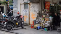 Graffiti bủa vây phố phường Hà Nội