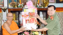 Phát huy vai trò người có uy tín trong đảm bảo an ninh trật tự