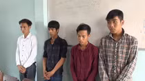 Khởi tố 4 thanh niên xúc phạm cờ Tổ quốc