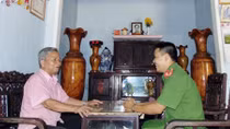 Già làng Cơ Tu tích cực tham gia gìn giữ an ninh trật tự