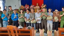 Bàn giao nhà nhân ái và tặng 100 suất quà cho người dân