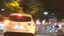 Tài xế Mazda CX5 chèn xe qua người lái xe taxi có nhiều tiền án, tiền sự