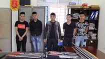 Choáng với "kho" vũ khí của 2 nhóm chuẩn bị hỗn chiến