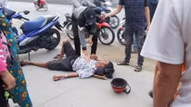 Người đàn ông đi xe máy bị đánh bất tỉnh trên QL1A