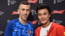Bùi Tiến Dũng trao danh hiệu Ivan Perisic