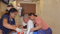 Người mẹ của những bệnh nhi bất hạnh