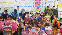 Công an tỉnh Đắk Nông tặng quà cho học sinh và người nghèo tại xã Đắk Rmăng