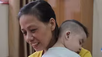Người mẹ chấp nhận mù để sinh con