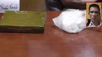 Giấu 2 bánh heroin trong áo khoác mang ra Hà Nội bán