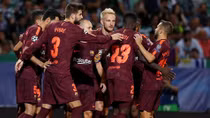 Barca thắng vất vả nhờ bàn phản lưới nhà