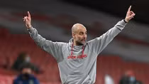 Độc chiếm ngôi đầu, HLV Man City bất ngờ ngợi ca "bại tướng"