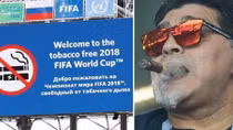 Diego Maradona "nhả khói" trên sân vận động Nga