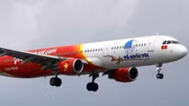 Phạt Vietjet 40 triệu đồng sau vụ người mẫu mặc bikini trên chuyến bay chở U23VN