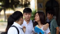 Sĩ tử rạng rỡ chia tay trong ngày thi cuối