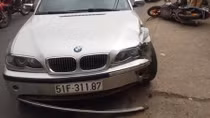 BMW “điên” lấn làn gây tai nạn, 2 bà cháu trọng thương