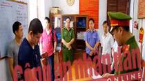 Khởi tố đối tượng mang quan tài đi đòi nợ