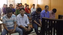Bênh con, cha cầm cây đánh chết người