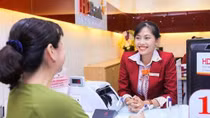 Mừng Tết thiếu nhi, HDBank tặng quà cho khách nhí