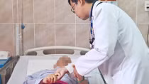 Hai bệnh viện hợp sức lấy khối u chèn trong não bệnh nhân