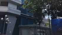Cô gái người nước ngoài nhẩy từ tầng 14 tự tử