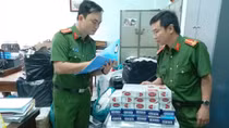 Chở thuốc lá lậu, bỏ chạy lao xe vào CSGT