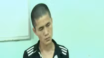 “Ngáo đá” chém liên tiếp vào 4 xe ôtô