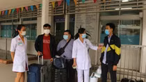 Đội phản ứng nhanh số 4 của Bệnh viện Chợ Rẫy lên đường ra Đà Nẵng 