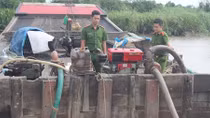 Cát tặc lợi dụng thời điểm ăn mừng chiến thắng để trộm