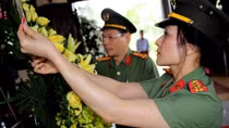 Báo CAND dâng hương tưởng niệm cố Chủ tịch Hội đồng Bộ trưởng Phạm Hùng