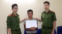 Bắt đối tượng vận chuyển 17 bánh heroin bằng xe máy