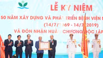 Thủ tướng thăm và chúc mừng 50 năm thành lập Bệnh viện Nhi Trung ương