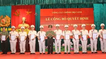 Trao Quyết định thăng cấp bậc hàm, nâng bậc lương đối với 98 đồng chí