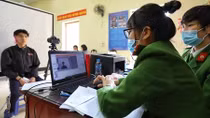 Công an các địa phương đẩy nhanh tiến độ cấp căn cước công dân gắn chíp