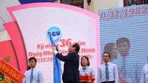 Trường ĐH Sài Gòn đón nhận Huân chương lao động hạng Ba 