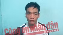 Tên cướp lao vào ngân hàng giật 200 triệu đồng của khách