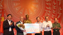 Phó Thủ tướng Thường trực Trương Hoà Bình trao 100 triệu cho Quỹ khuyến học tỉnh Đắk Lắk