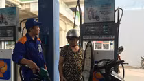 Xăng E5 giảm từ 15h chiều nay