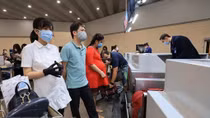 Đưa gần 300 công dân Việt Nam từ Nga về nước