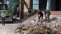 Tòa nhà trên đường Nguyễn Huệ bị đập bậc lấn chiếm và phải trả phí tháo dỡ
