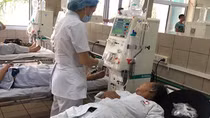 Vụ 8 người chạy thận tử vong: Đình chỉ công tác Giám đốc BVĐK Hòa Bình 