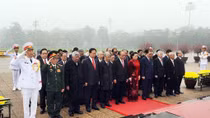 Lãnh đạo Đảng, Nhà nước và Bộ Công an vào Lăng viếng Chủ tịch Hồ Chí Minh