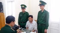 Vượt biên vào Việt Nam cùng 8 bánh heroin