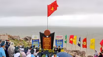 Lễ chào cờ đầu năm mới ở điểm cực đông trên đất liền