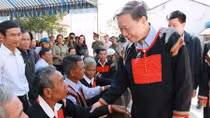 Bộ trưởng Tô Lâm thăm và tặng quà cho người nghèo tại Đắk Lắk