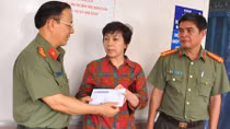 Báo CAND tới thăm, động viên cán bộ Công an bị thương trong vụ nổ ở Đắk Lắk