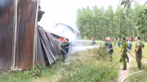 Lửa thiêu rụi hơn 2 nghìn mét kho xưởng cùng ôtô