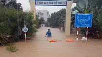 Sạt lở đèo chia cắt Nha Trang - Đà Lạt, nhiều điểm bị cô lập trong lũ